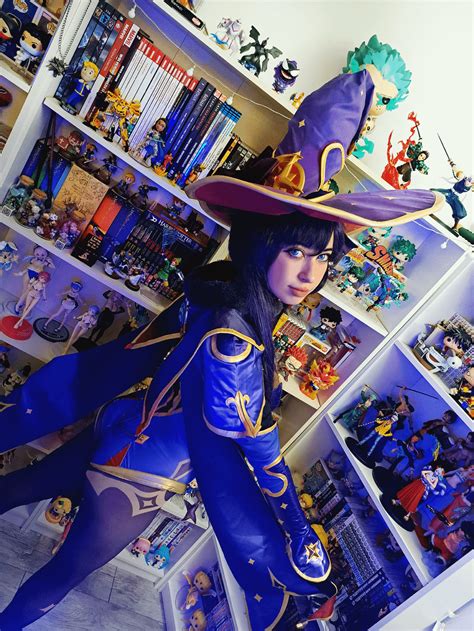 mozechii|@mozechii.cosplay cosplays as well as she draws (@mozechii.